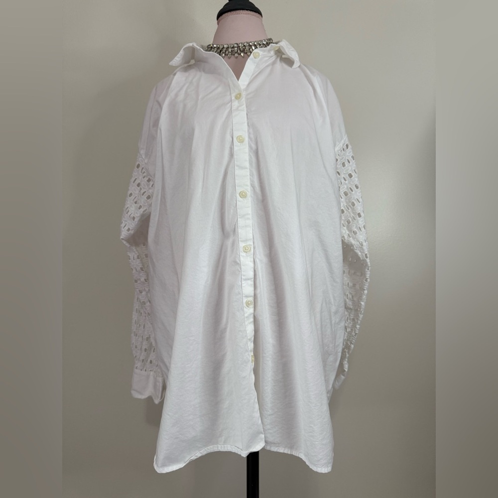 LOFT white eyelet sleeve button up blouse in size XL